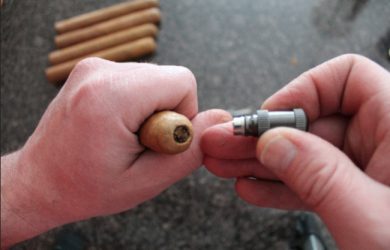 Cách khoan đầu xì gà bằng đục (punch)